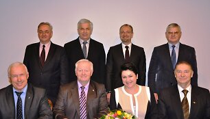 Pirmoje eilėje i&scaron; kairės: B.Vasiliauskas, A.Grabnickas, D.Gudzinevičiūtė, J.Mažintas, antroje eilėje &ndash; A.Sapka, Č.Garbaliauskas, S.Galadauskas, V.Kvietkauskas  