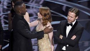 „Mėnesienos“ aktorius Mahershala Ali ir „Kalifornijos svajų“ aktoriai Emma Stone bei Ryanas Goslingas