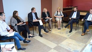I&scaron; kairės R. Gylys, R. Trumbotaitė, R. Černiauskas, S. Jurgelevičienė, D. Balčėtienė, L. Bilkis, V. Gražulis