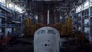 Angare trūnijantis neužbaigtas erdvėlaivis &bdquo;Buran&ldquo;