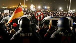 Drezdene migrantų prie&scaron;ininkų ir gynėjų protestai