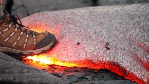 VIDEO kadras: What you can learn from a quick step on hot lava.