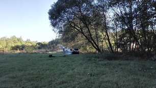 Salotės gatvėje sudegintas automobilis