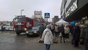 Evakuotas „Outlet parkas“ parduotuvių pastatas