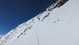 Atšaukus draudimą prasidėjusios ekspedicijos į Everestą pažymėtos mirtimi