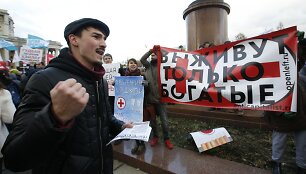 Medicinos darbuotojai Rusijoje rengia vis daugiau protestų dėl prastų darbo sąlygų.