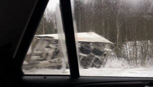 Apvirtęs sunkvežimis