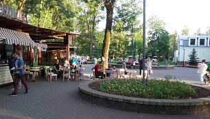 Miesto parke žmonės mėgsta leisti laisvalaikį
