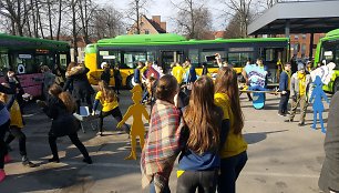 Į Klaipėdos gatves išriedėjo žaismingi autobusai