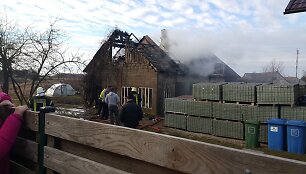 &Scaron;vėk&scaron;noje sekmadienio vakarą užsidegė ūkinis pastatas. 