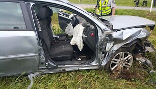 Gaidelių kaime nuo kelio nuvažiavo &bdquo;Opel Vectra&ldquo; su penkiais žmonėmis.