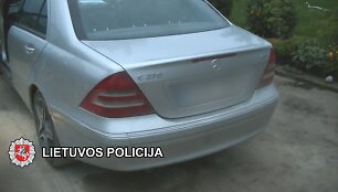 Vagyste įtartas rietavi&scaron;kis buvo jėga įsodintas į &scaron;io automobilio bagažinę.