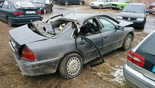Ties Martyni&scaron;kių kaimu kraupioje avarijoje žuvo penkiolikmetis, trys sužeisti