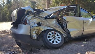 Taip pat skubios medikų pagalbos prireikė automobilio keleivei