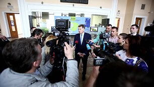 VIDEO kadras: Algirdas Butkevičius įvertino geležinkelio statybas
