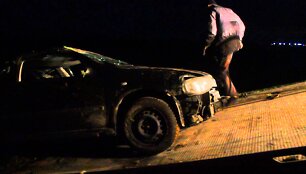 VIDEO kadras: Panevėžio rajone apsivertė &bdquo;Opel Astra&rdquo;
