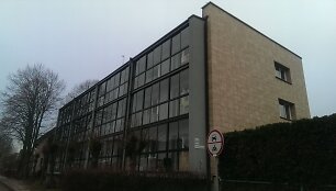 Medžiotojų g. 10 pastatas