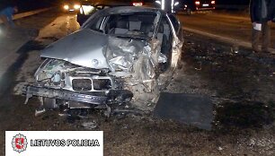 Pirmadienį Marijampolėje ant Kumelionių tilto susidūrė BMW ir &bdquo;Audi&ldquo;