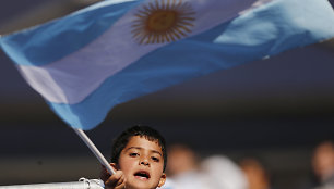 Argentinos vėliavą laikantis berniukas