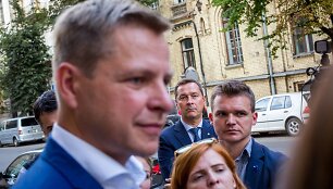 Remigijus &Scaron;ima&scaron;ius po apklausos i&scaron;eina i&scaron; STT
