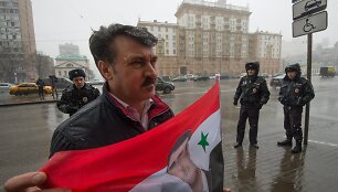 Sirijos diktatorių Basharą al Assadą palaikantis protestuotojas.