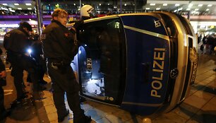 Vokietijos policijai sunkiai pavyksta susitvarkyti su savo pareigomis