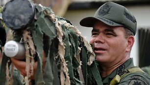 Venesuelos gynybos ministras Padrino Lopezas su rusi&scaron;ka &bdquo;Igla-S&ldquo;