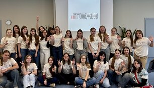 STEAM be stereotipų: Vakarų Lietuva buria ateities inžinieres ir kūrėjas