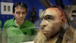 Žmonės su neandertaliečiais kartais bendravo labai artimai