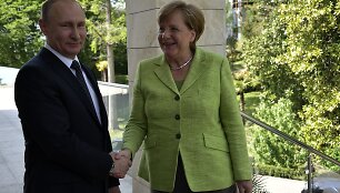Vladimiras Putinas ir Angela Merkel Sočyje