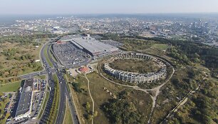 Stadionas ant &Scaron;e&scaron;kinės kalno i&scaron; pauk&scaron;čio skrydžio