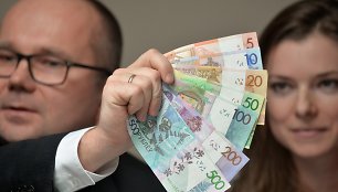 Naujo pavyzdžio Baltarusijos rublių banknotai 