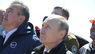 Vladimiras Putinas stebi raketos pakilimą