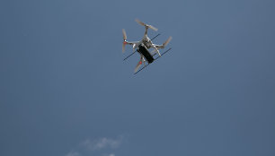 „Topo centras“ pirmieji Lietuvoje pradėjo pristatinėti prekes dronu