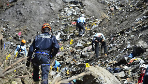 &bdquo;Germanwings&ldquo; katastrofos aukų kūnų paie&scaron;kos
