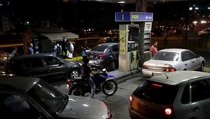 Venesuela pirmąkart per 20 metų pabrangino benziną