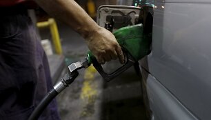 Venesuela pirmąkart per 20 metų pabrangino benziną