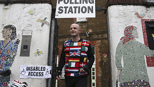 Britanijos rinkėjai pradėjo balsuoti istoriniame referendume dėl tolesnės &scaron;alies narystės Europos Sąjungoje