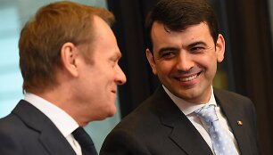Donaldas Tuskas (kairėje) ir Moldovos premjeras Chirilas Gaburici.