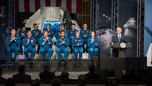 12 naujų NASA astronautų