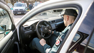 Kauno policijai perduoti nauji automobiliai