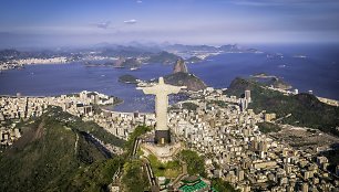 Rio de Žaneiro panorama būtų keista be jai įprastos Jėzaus Kristaus skultūros