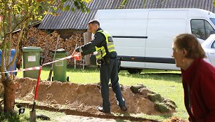 Marcinkonyse, prie sodybos kasant tranšėją, aptiktos šešios Antrojo pasaulinio karo minos.