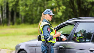 Rytinis reidas Vilniuje: mašiną palikęs vairuotojas spruko nuo pareigūnų