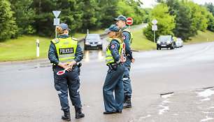 Rytinis reidas Vilniuje: mašiną palikęs vairuotojas spruko nuo pareigūnų