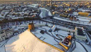 Apglėbtas šalčio Vilnius paskendo besileidžiančios saulės spinduliuose