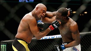 Andersonas Silva vs. Dereką Brunsoną