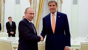 Johnas Kerry ir Vladimiras Putinas