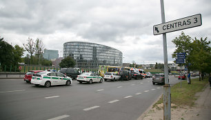 Vilniaus centre vienas po kito susidūrė 4 automobiliai