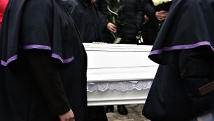 Artimieji ir sukrėsta visuomenė atsisveikina su užmu&scaron;tu keturmečiu